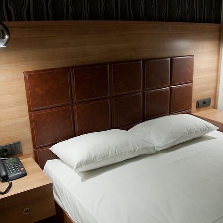 Metropolis Hotel Серес Екстериор снимка