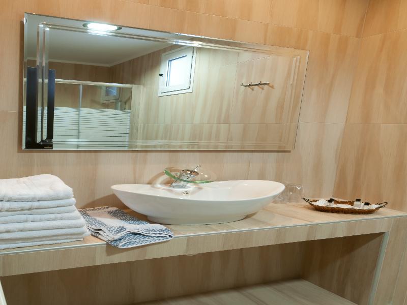 Metropolis Hotel Серес Екстериор снимка