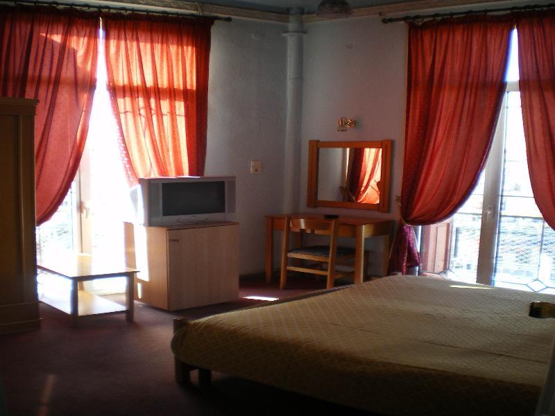 Metropolis Hotel Серес Екстериор снимка