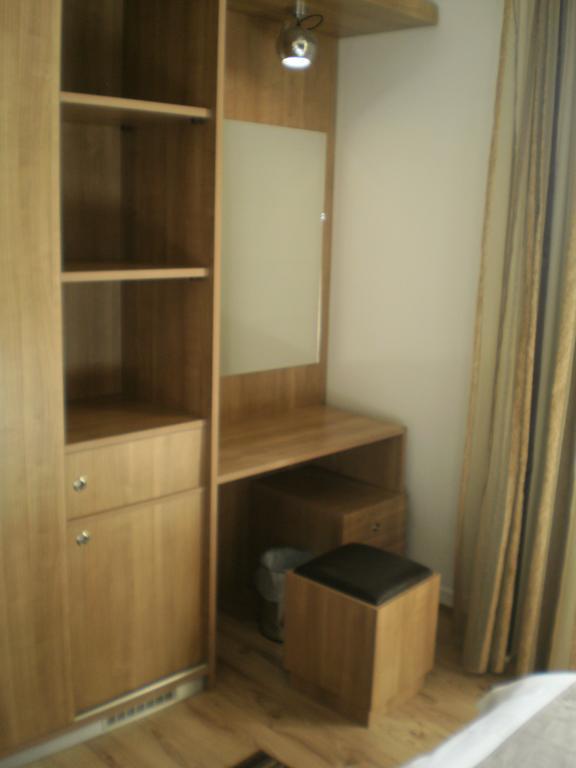 Metropolis Hotel Серес Екстериор снимка