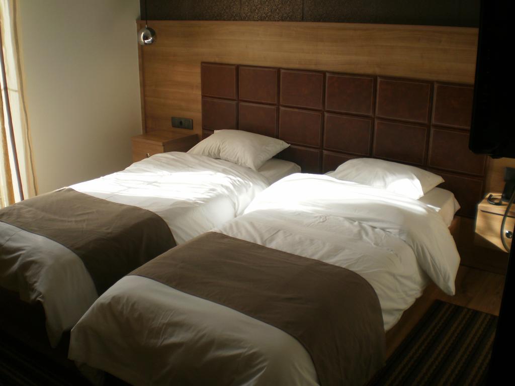 Metropolis Hotel Серес Екстериор снимка