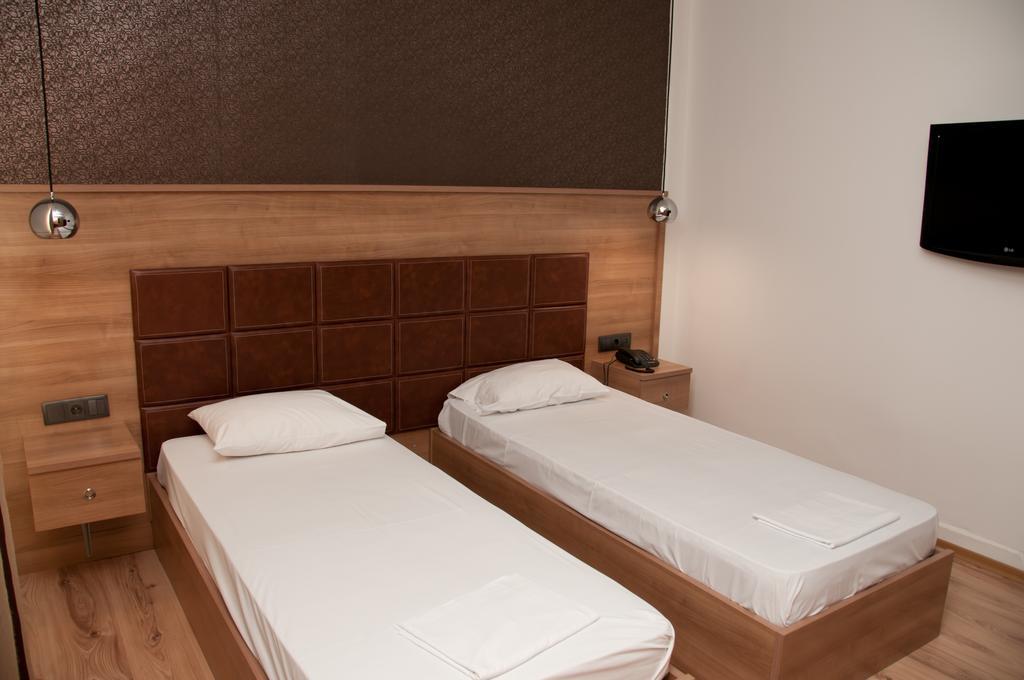 Metropolis Hotel Серес Екстериор снимка