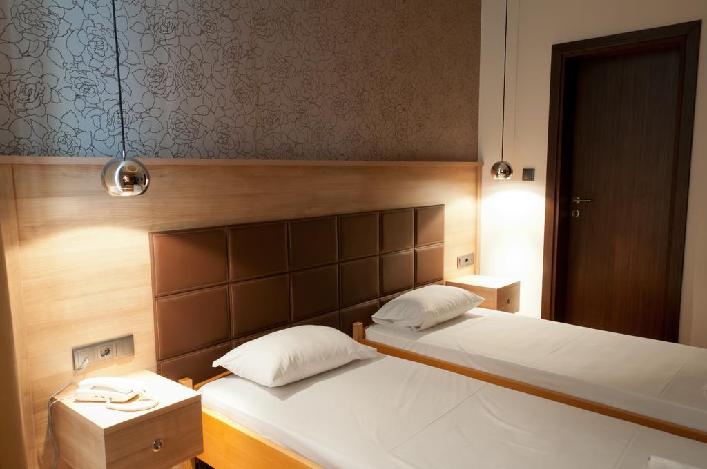 Metropolis Hotel Серес Екстериор снимка