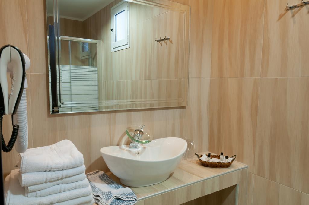 Metropolis Hotel Серес Екстериор снимка