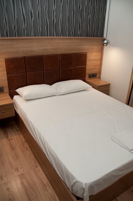 Metropolis Hotel Серес Екстериор снимка