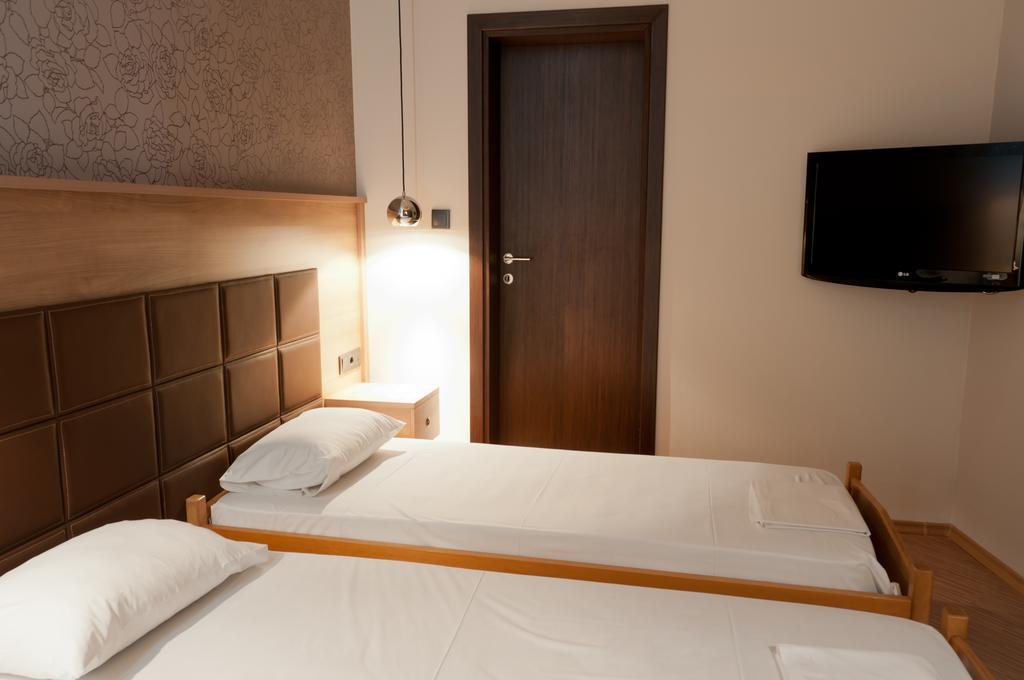 Metropolis Hotel Серес Екстериор снимка