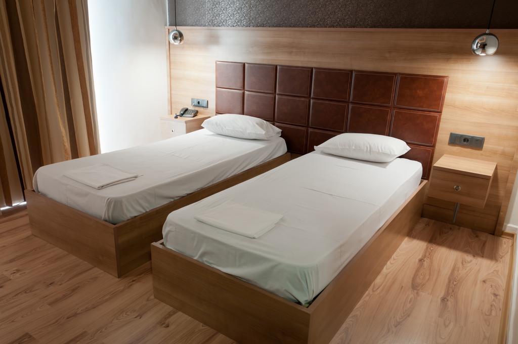 Metropolis Hotel Серес Екстериор снимка