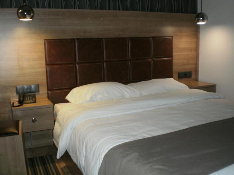 Metropolis Hotel Серес Екстериор снимка