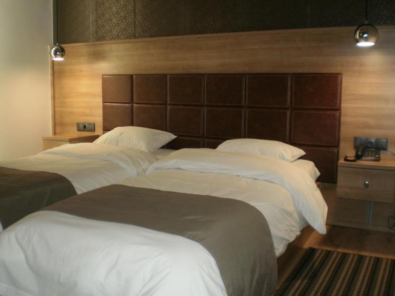 Metropolis Hotel Серес Екстериор снимка