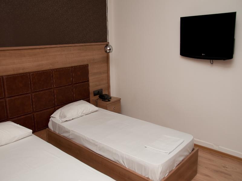 Metropolis Hotel Серес Екстериор снимка